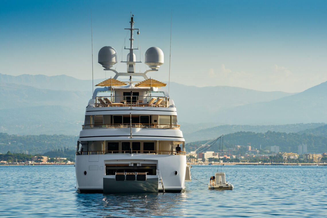 cost to rent a yacht for a day