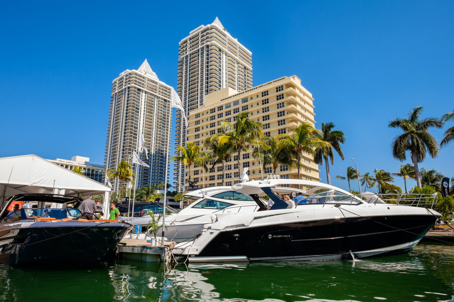 cost to charter a yacht in miami